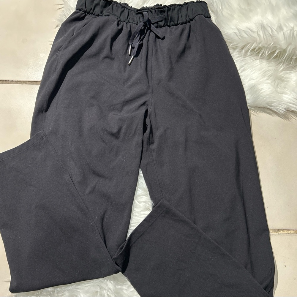 Lululemon on the fly pant athletic elastic waistband track pant Sz 6